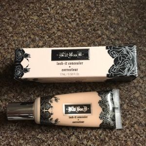Kay Von D lock it concealer